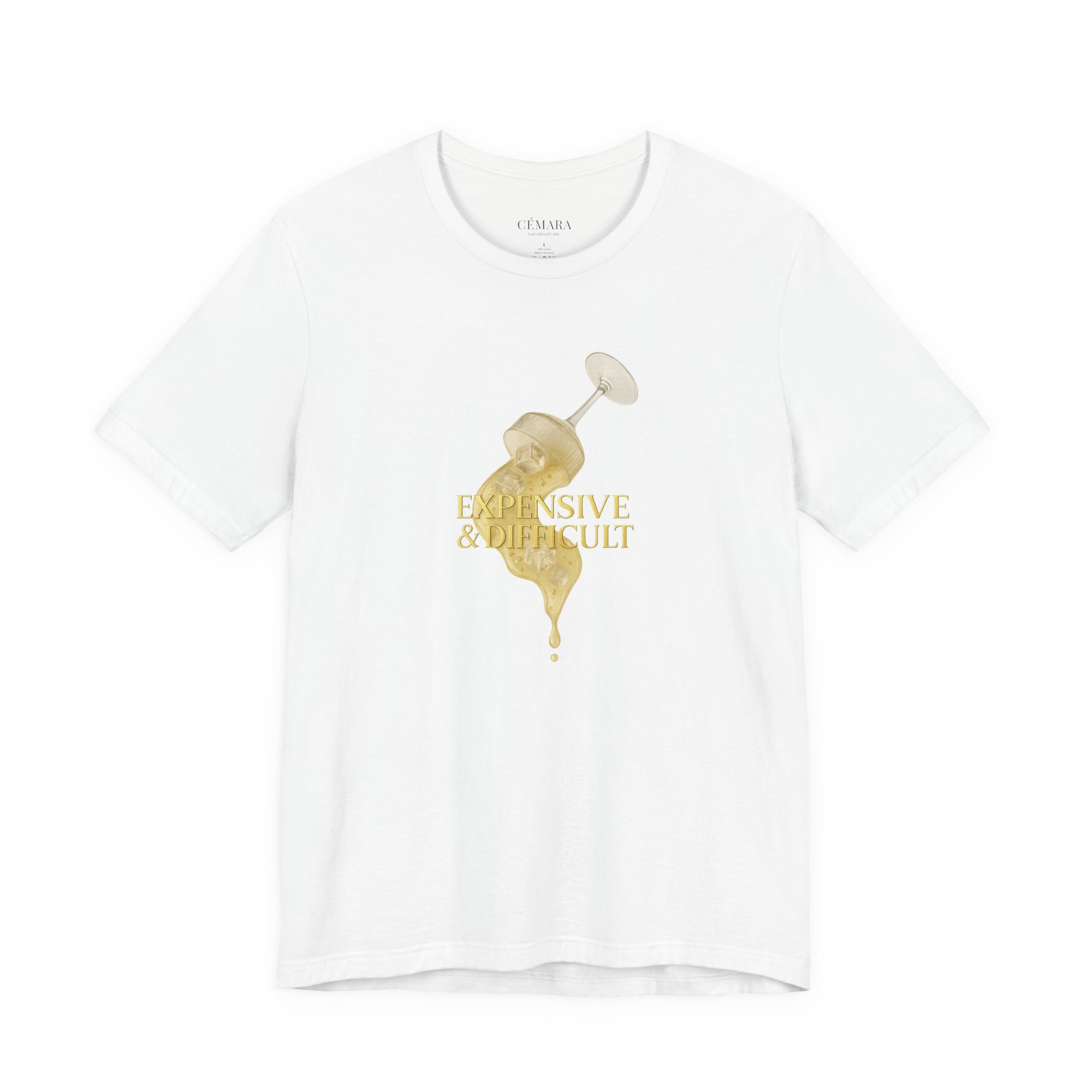 Weißes T-Shirt mit ironischem Goldglas & Typografie – feminines Statement für Capsule Looks & Brunch