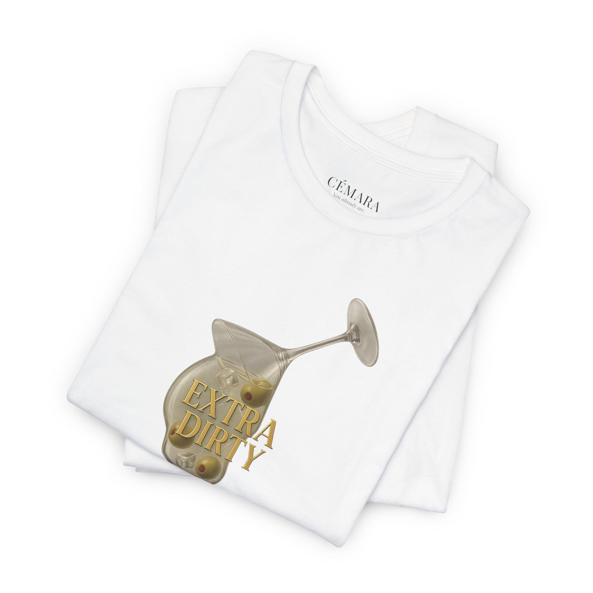 Weißes T-Shirt mit Dirty Martini Illustration & goldener Schrift – Statement-Shirt für Women folded flat lay