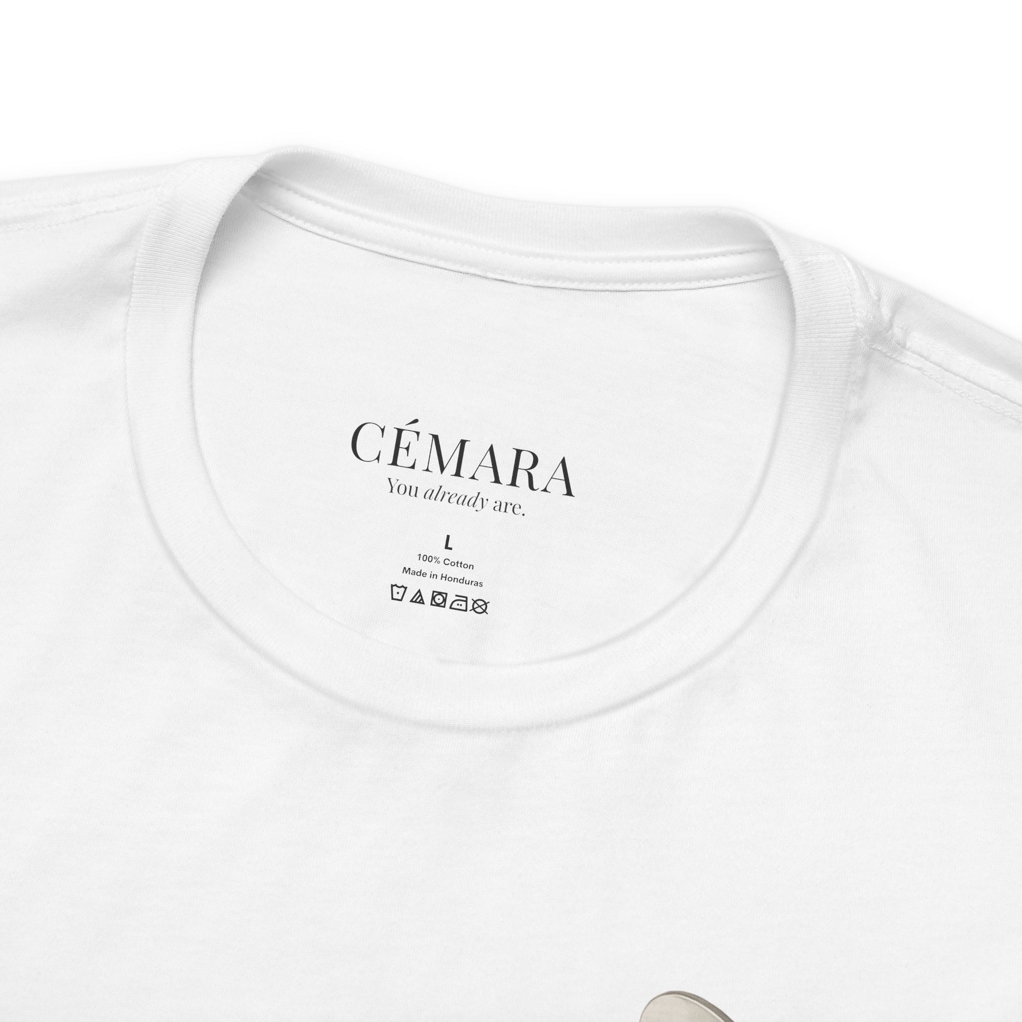 Weißes T-Shirt mit flüssigem Champagner Print & femininer Botschaft „Gorgeous“ crewneck shirt