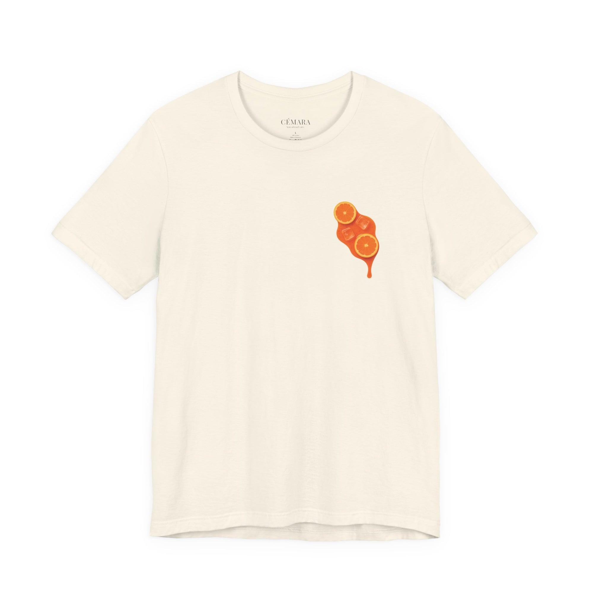 Beige Damen T-Shirt mit kleinem Print aus Orangenscheiben & Eiswürfeln – minimalistischer Sommerlook
