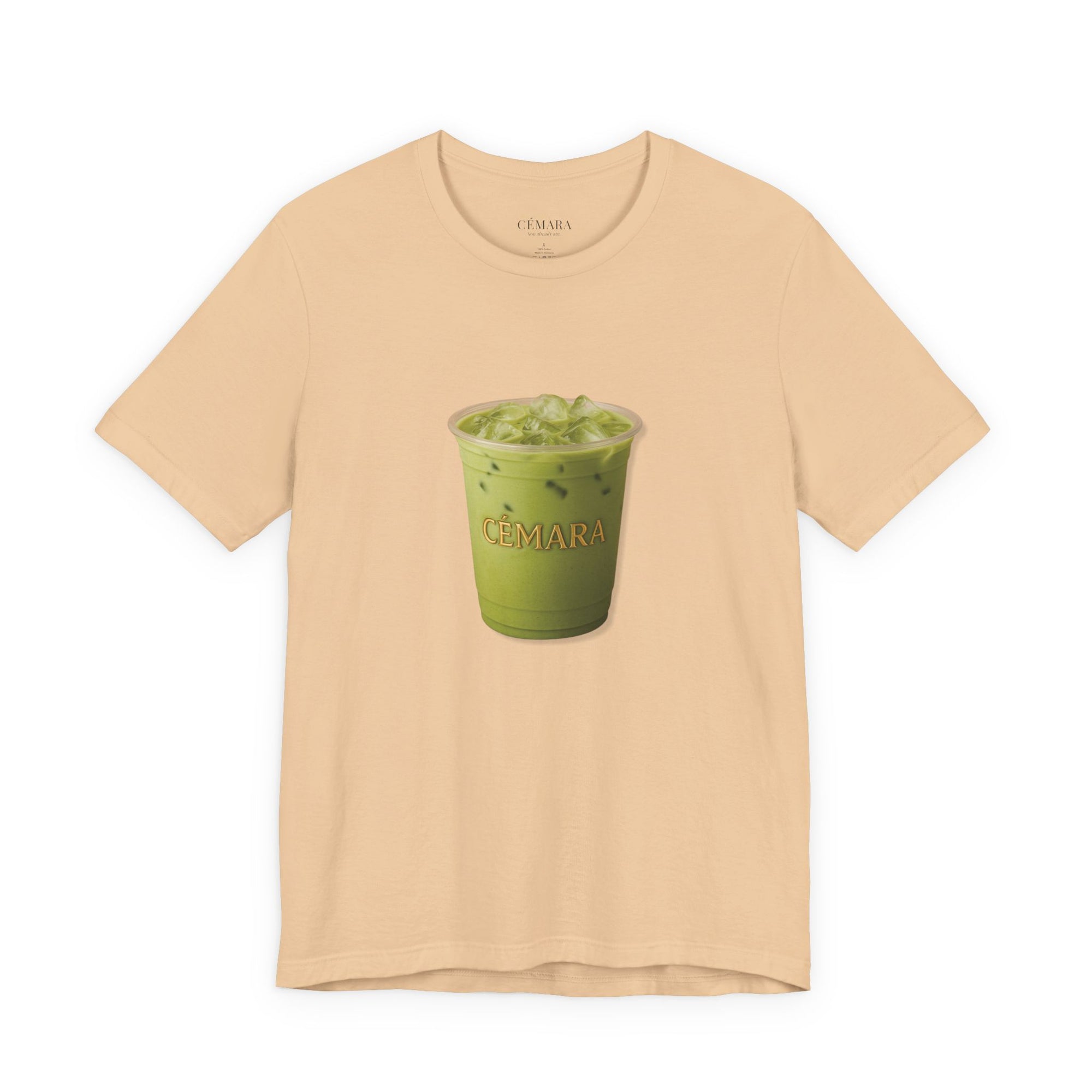 Sandgraues T-Shirt mit Matcha Becher Frontprint für Matcha-Liebhaberinnen

